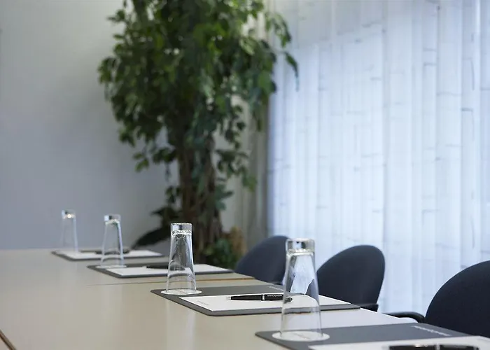 Intercityhotel Altona Hotel 3*